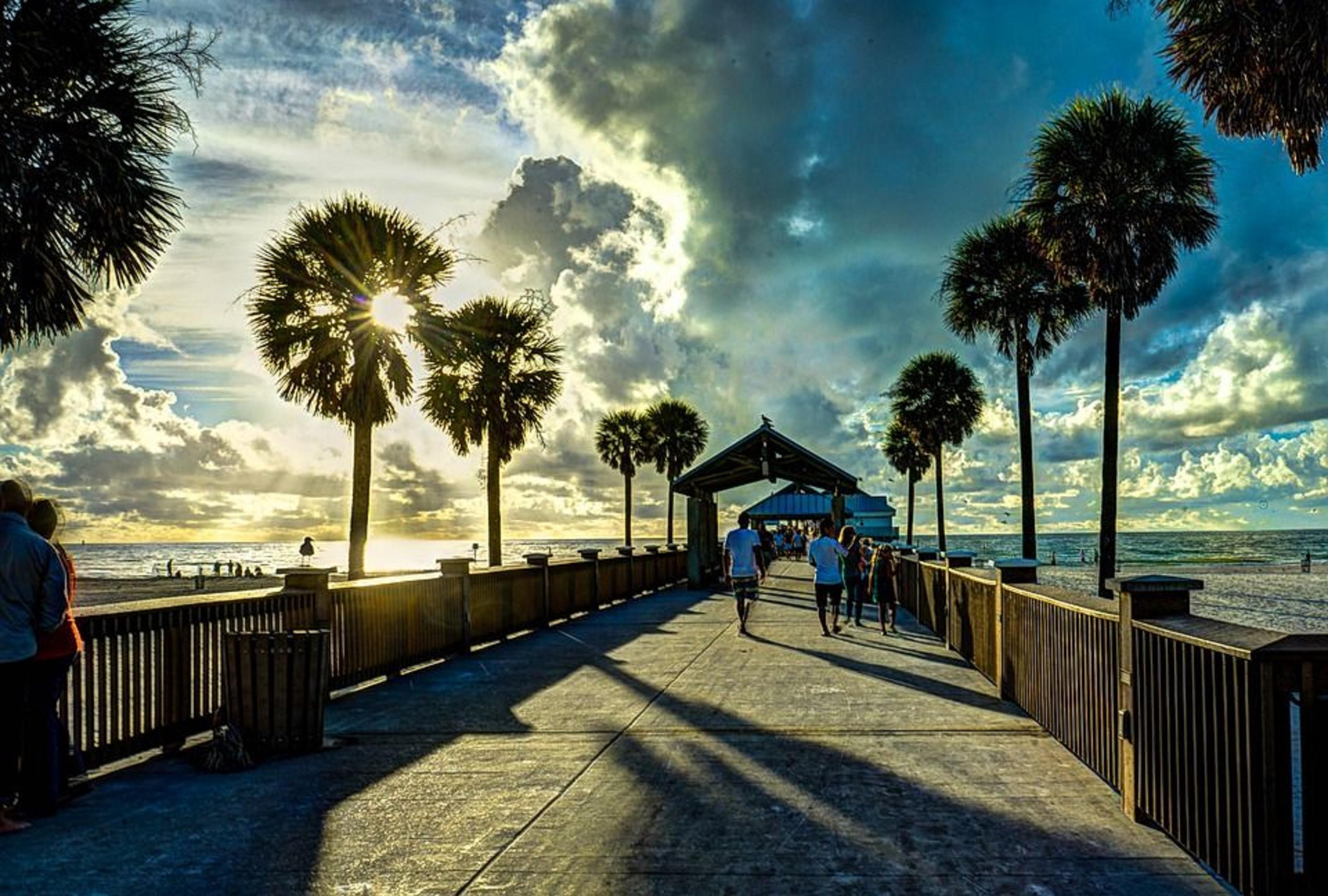 Coconut Cove All Suite Hotel Clearwater Beach Exterior photo