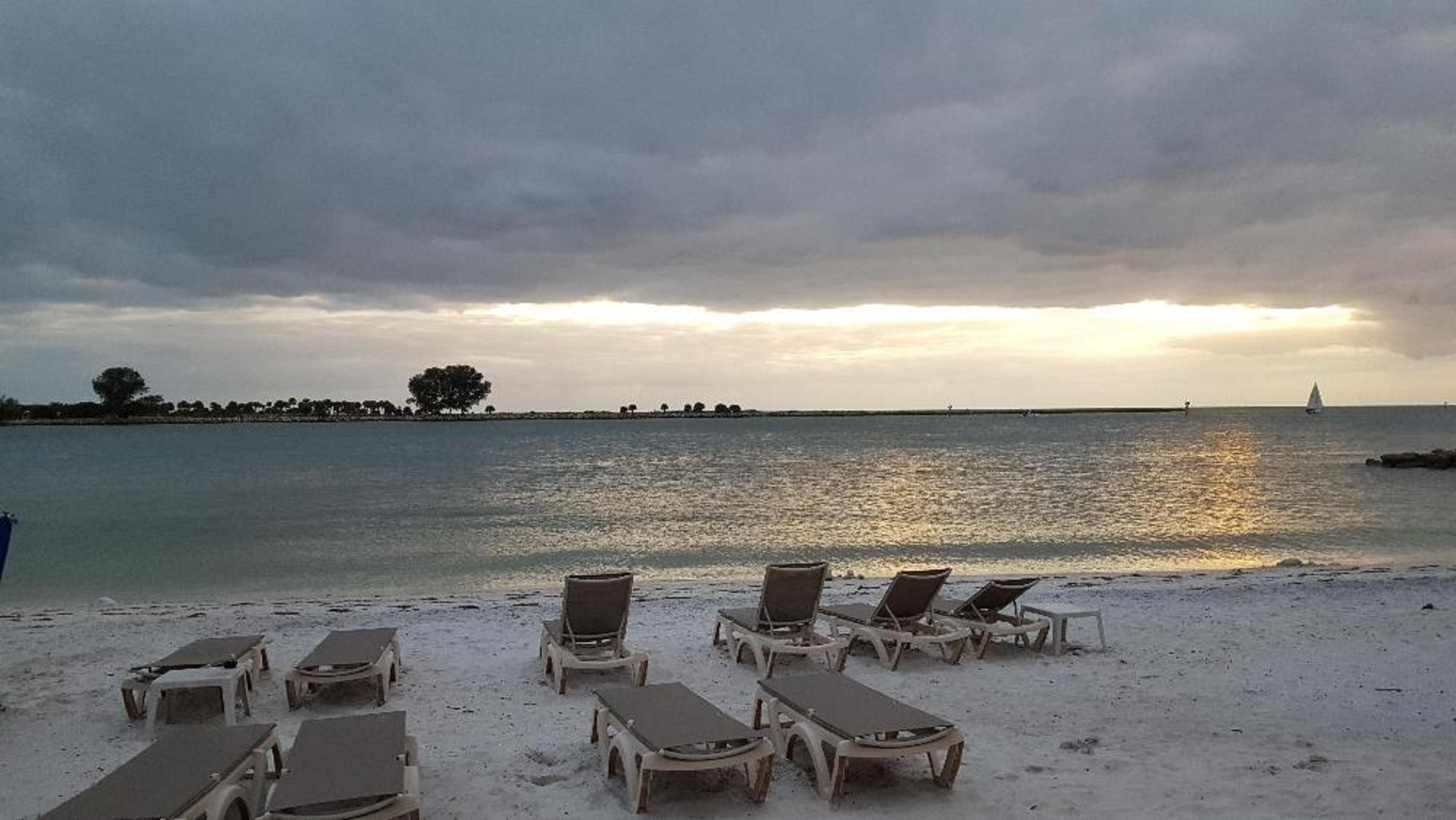 Coconut Cove All Suite Hotel Clearwater Beach Exterior photo