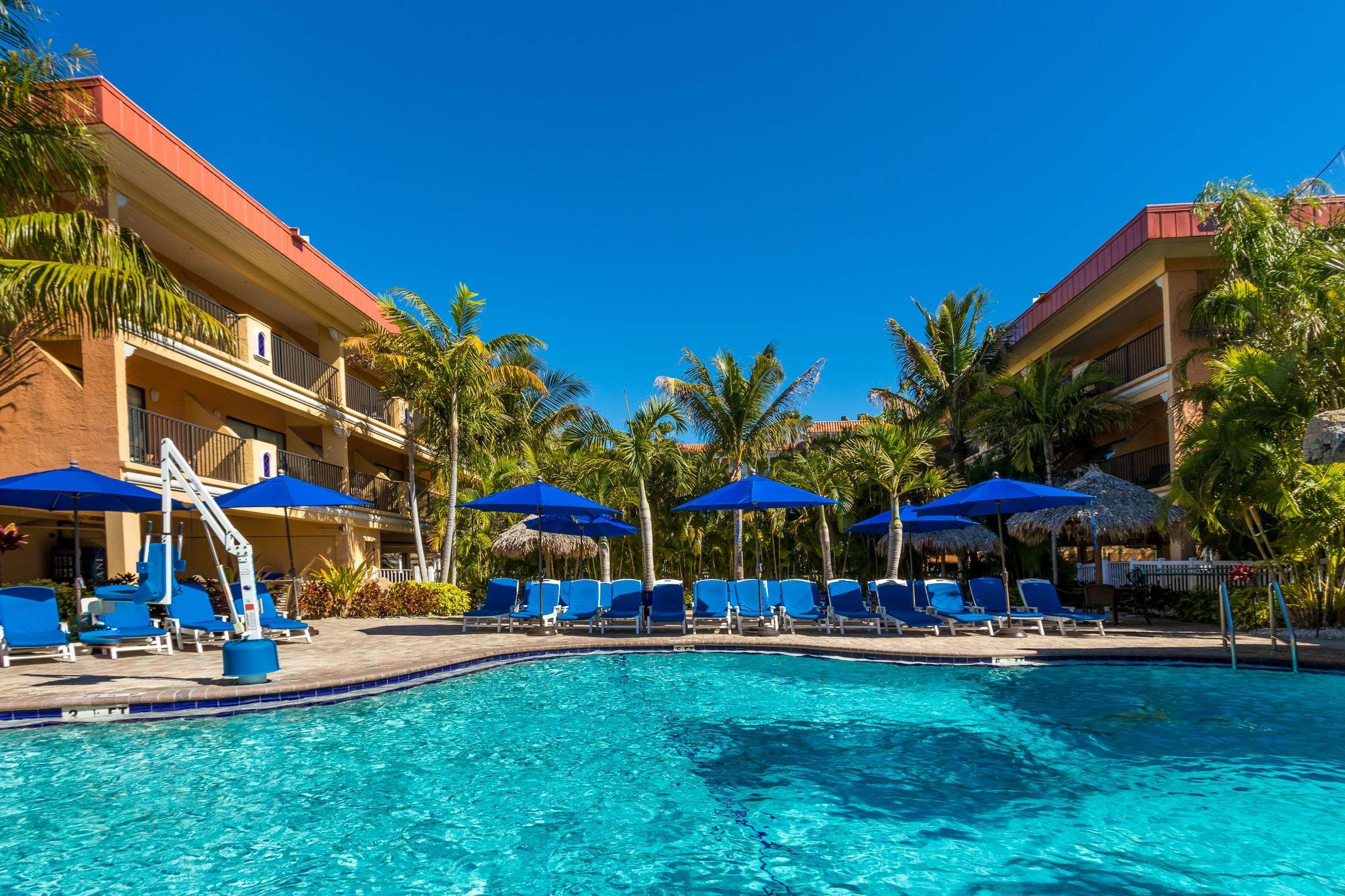 Coconut Cove All Suite Hotel Clearwater Beach Exterior photo