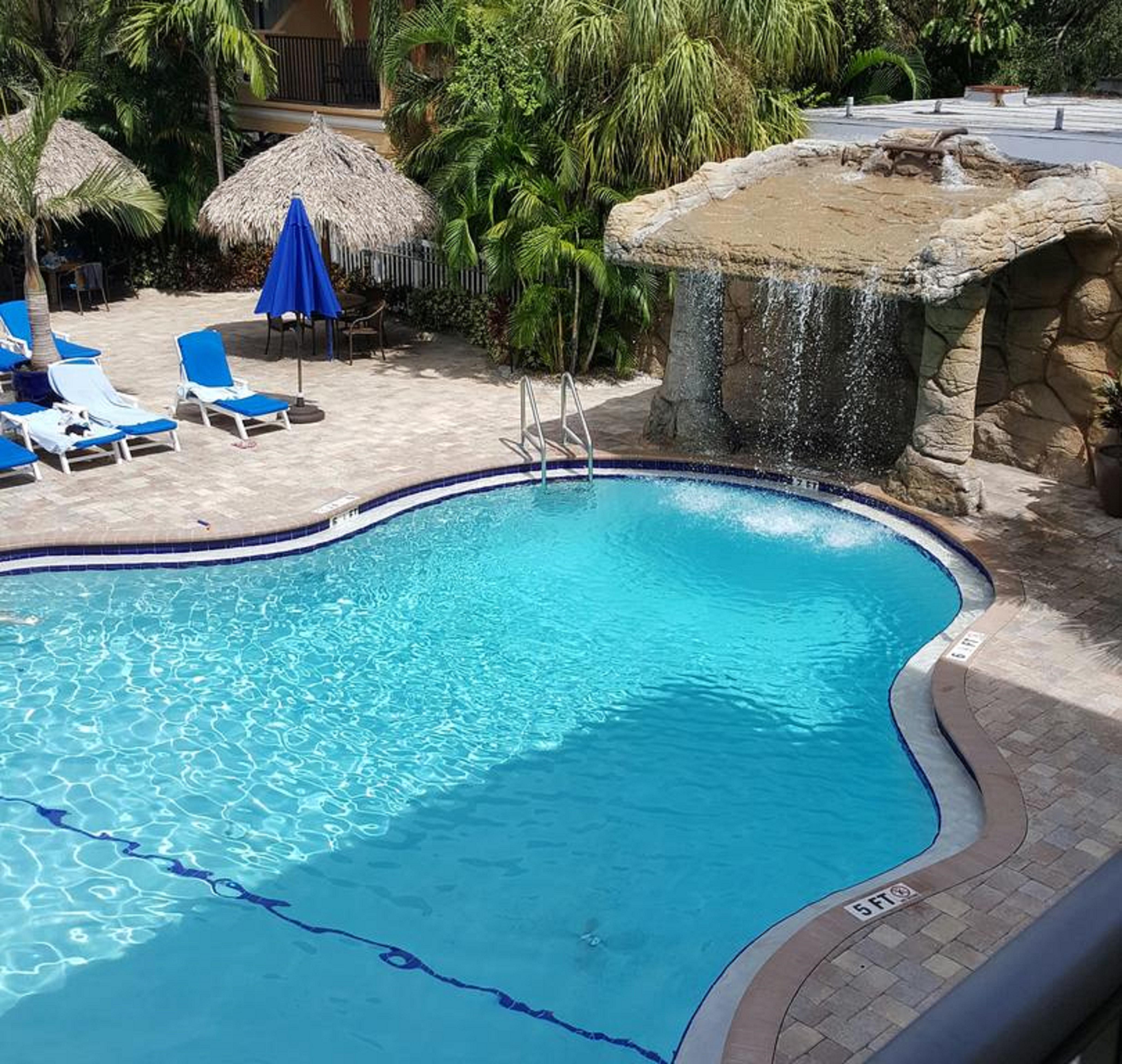 Coconut Cove All Suite Hotel Clearwater Beach Exterior photo