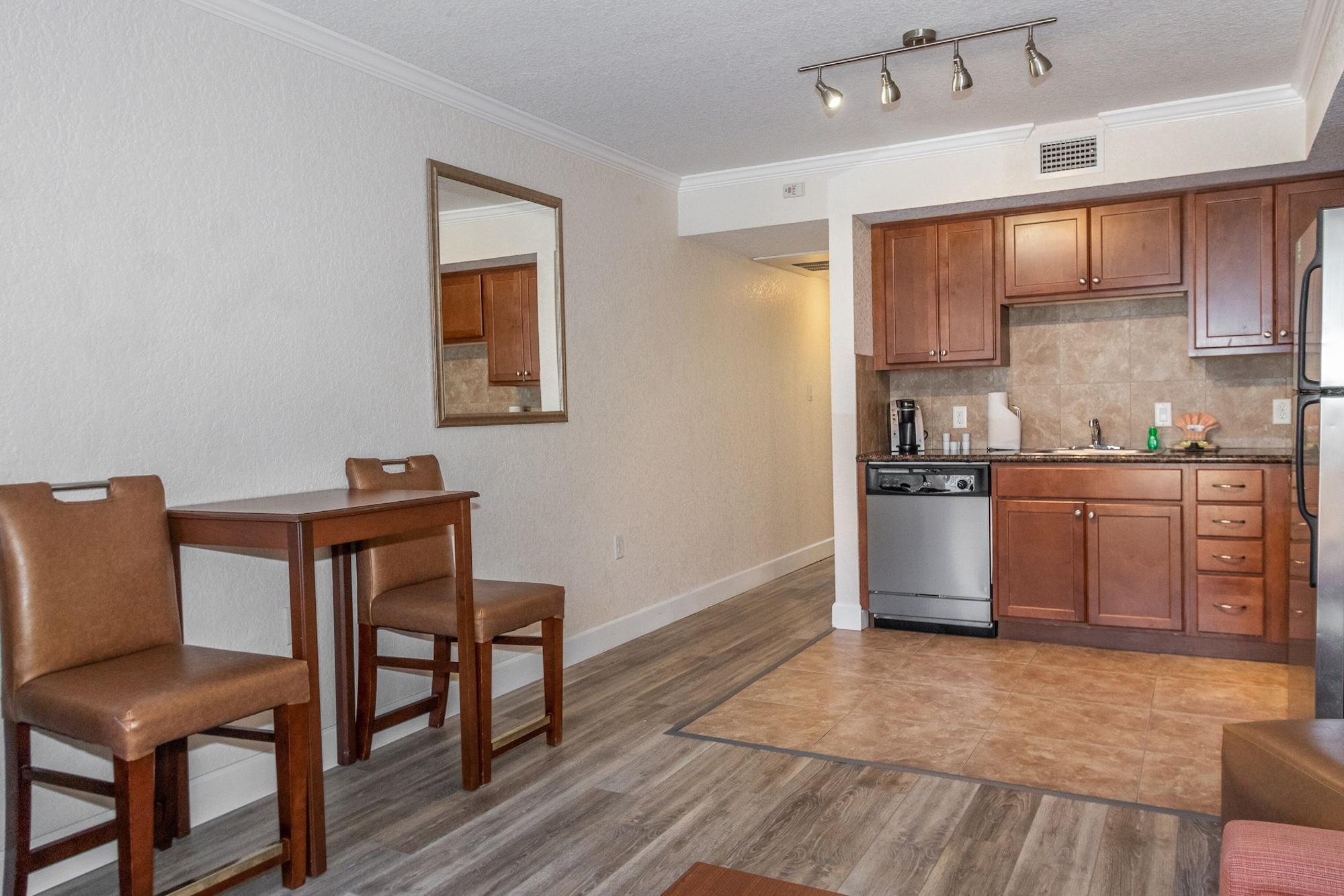 Coconut Cove All Suite Hotel Clearwater Beach Exterior photo
