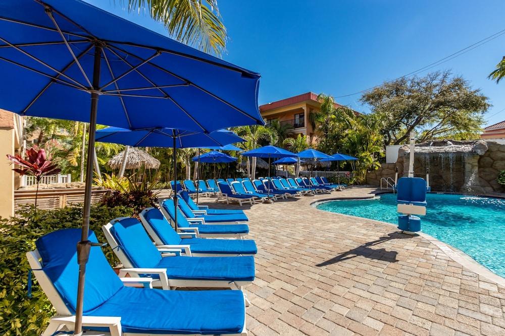 Coconut Cove All Suite Hotel Clearwater Beach Exterior photo