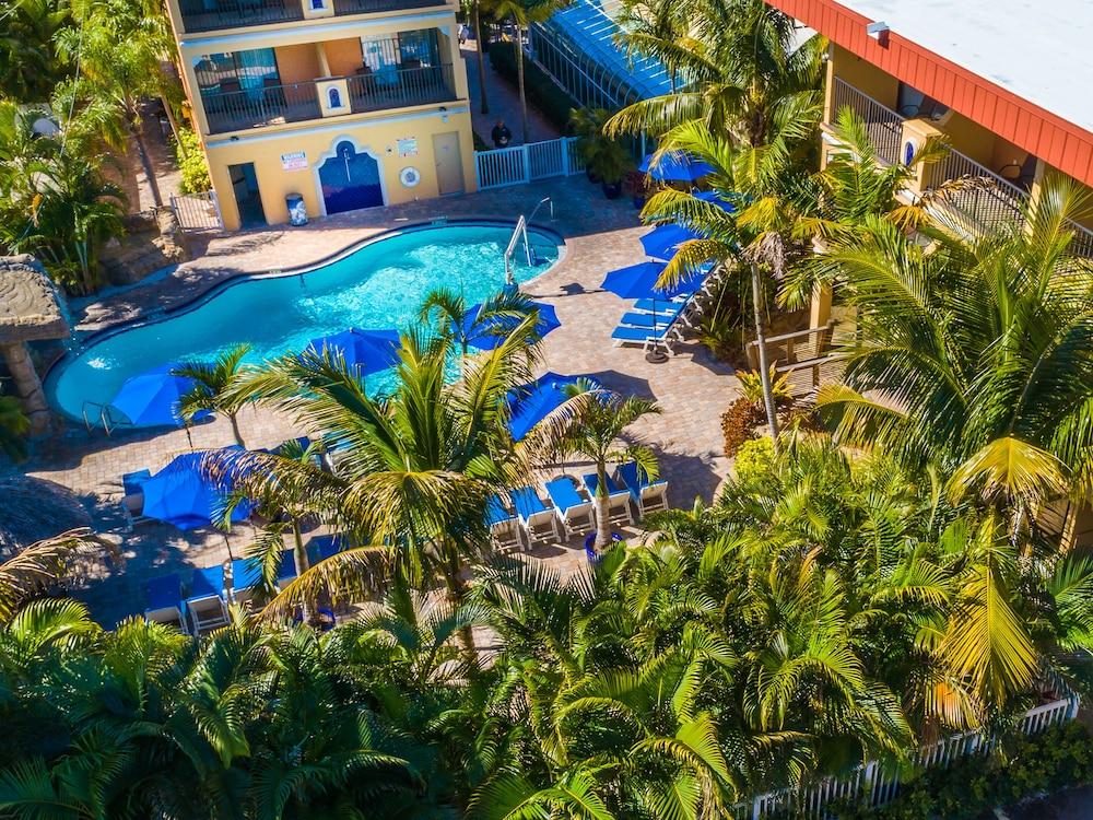 Coconut Cove All Suite Hotel Clearwater Beach Exterior photo