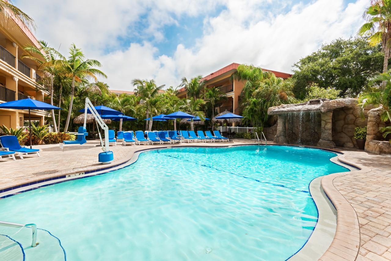 Coconut Cove All Suite Hotel Clearwater Beach Exterior photo