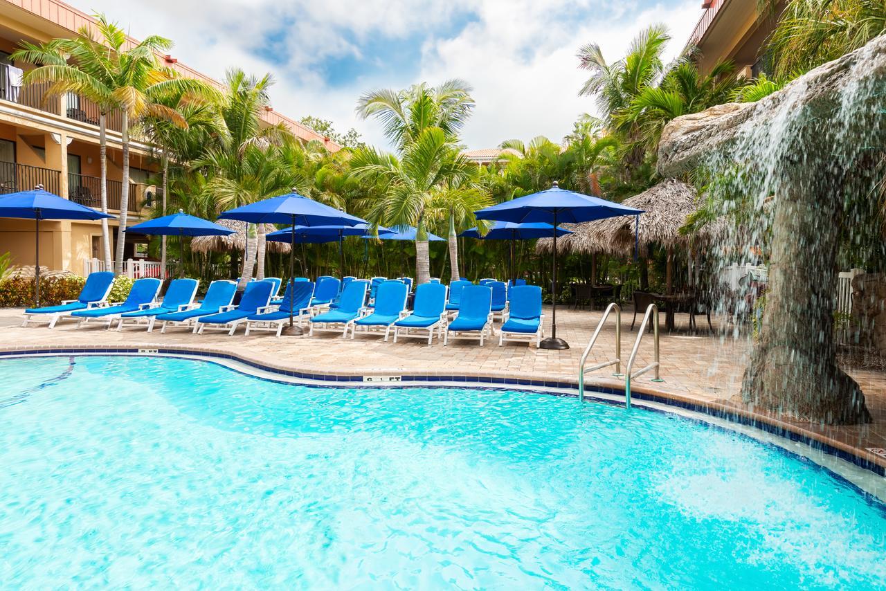 Coconut Cove All Suite Hotel Clearwater Beach Exterior photo