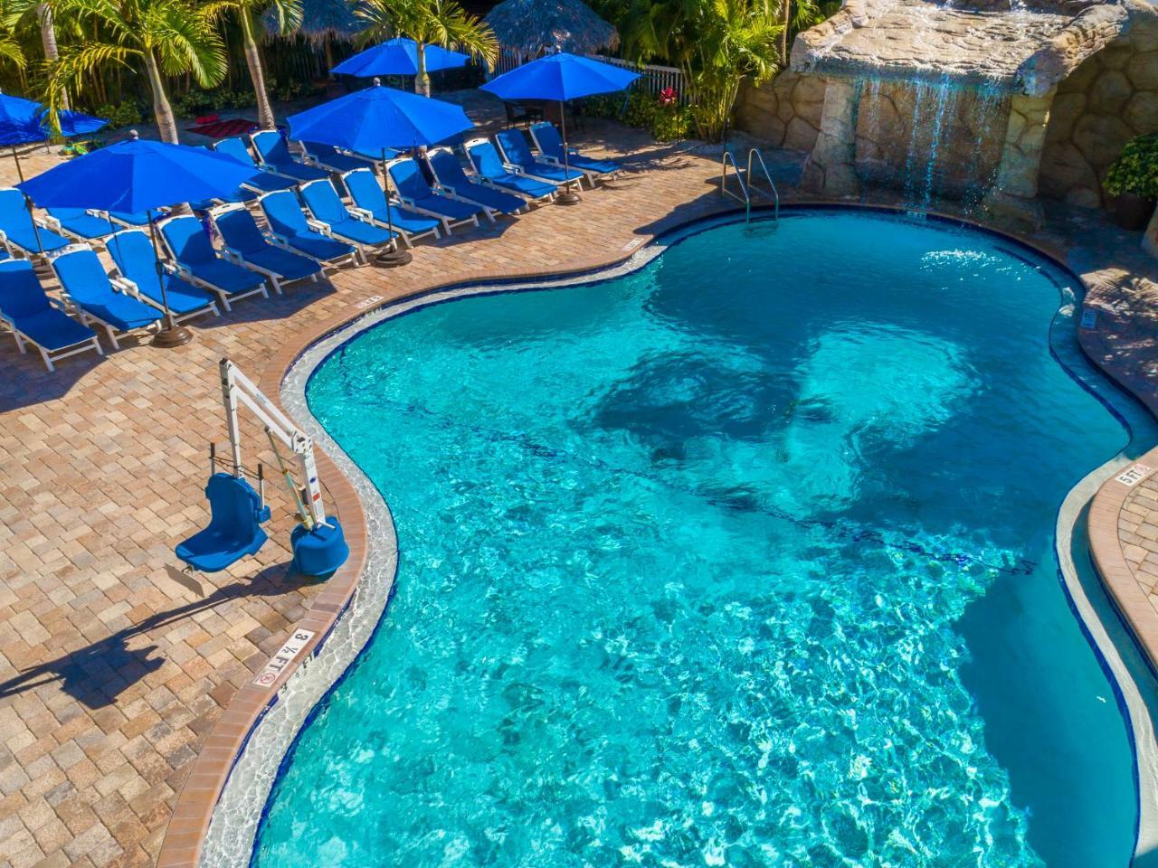 Coconut Cove All Suite Hotel Clearwater Beach Exterior photo