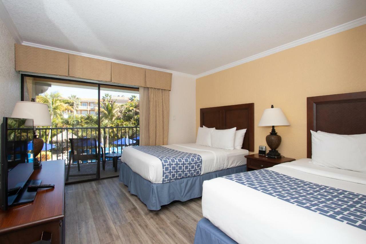 Coconut Cove All Suite Hotel Clearwater Beach Exterior photo