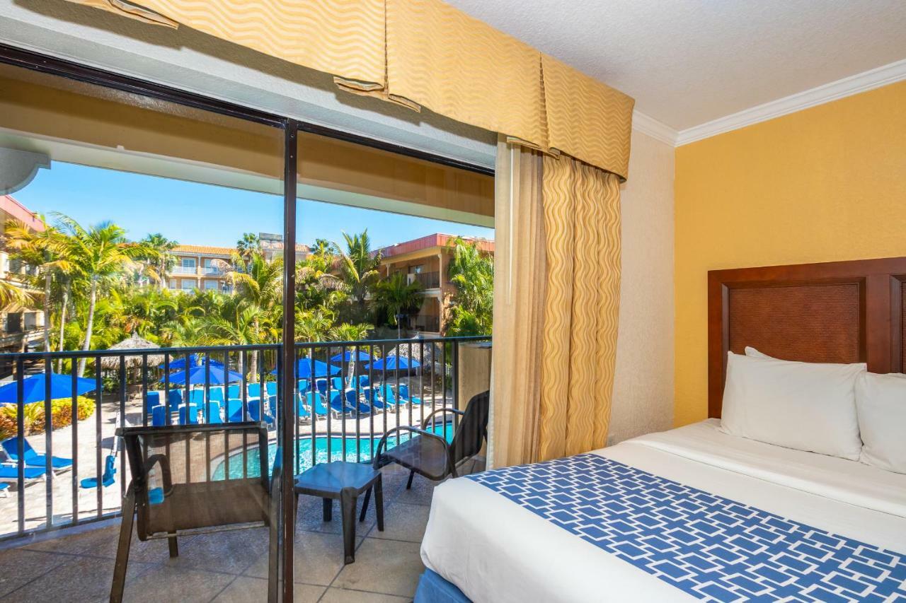 Coconut Cove All Suite Hotel Clearwater Beach Exterior photo