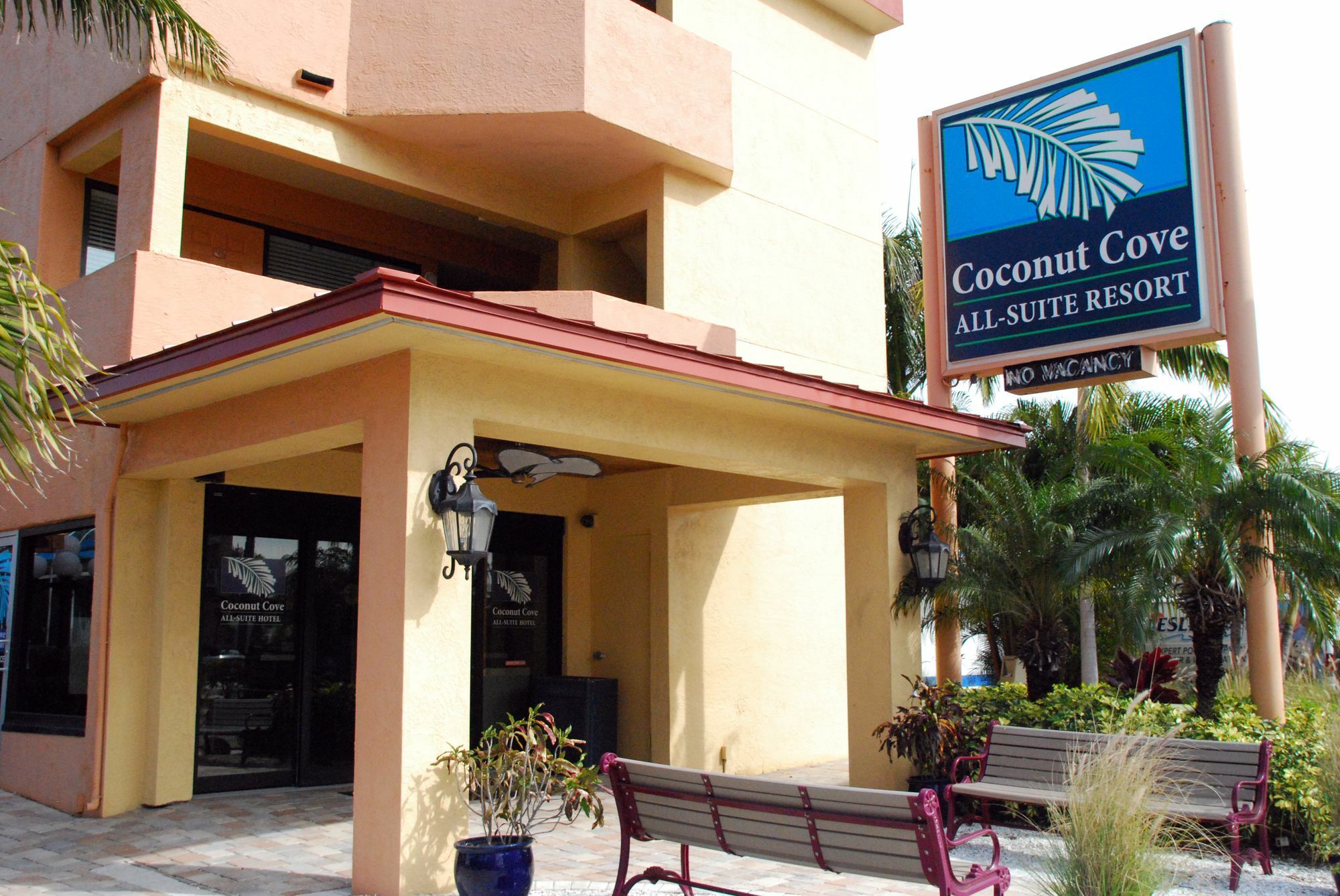 Coconut Cove All Suite Hotel Clearwater Beach Exterior photo