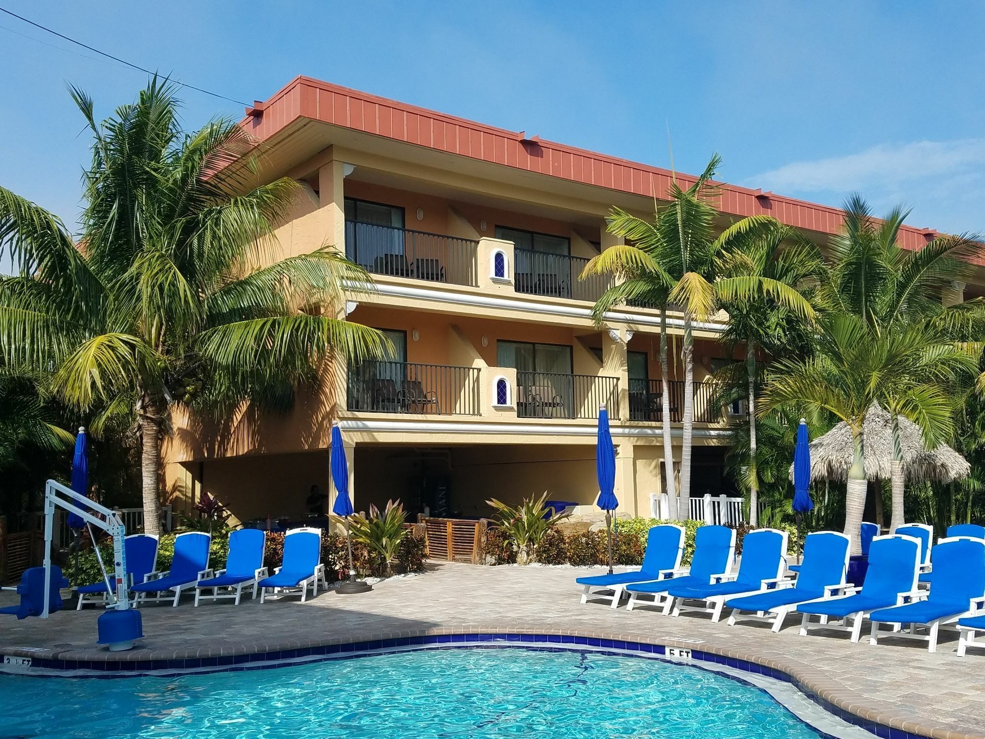 Coconut Cove All Suite Hotel Clearwater Beach Exterior photo