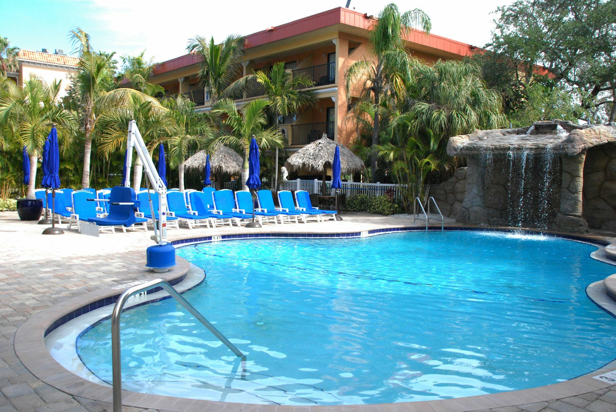 Coconut Cove All Suite Hotel Clearwater Beach Exterior photo