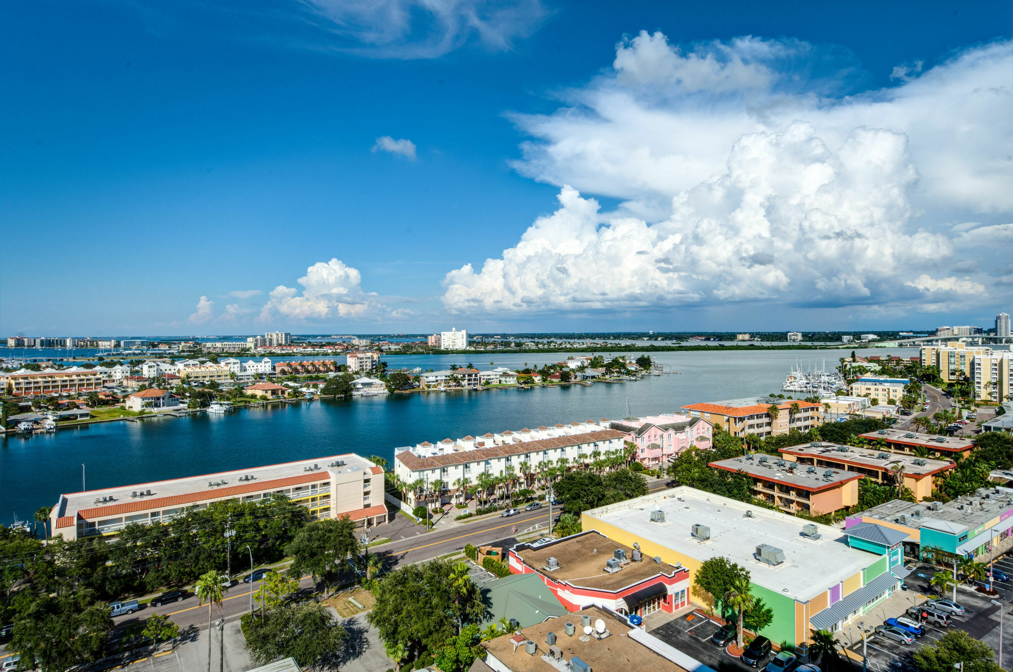 Coconut Cove All Suite Hotel Clearwater Beach Exterior photo