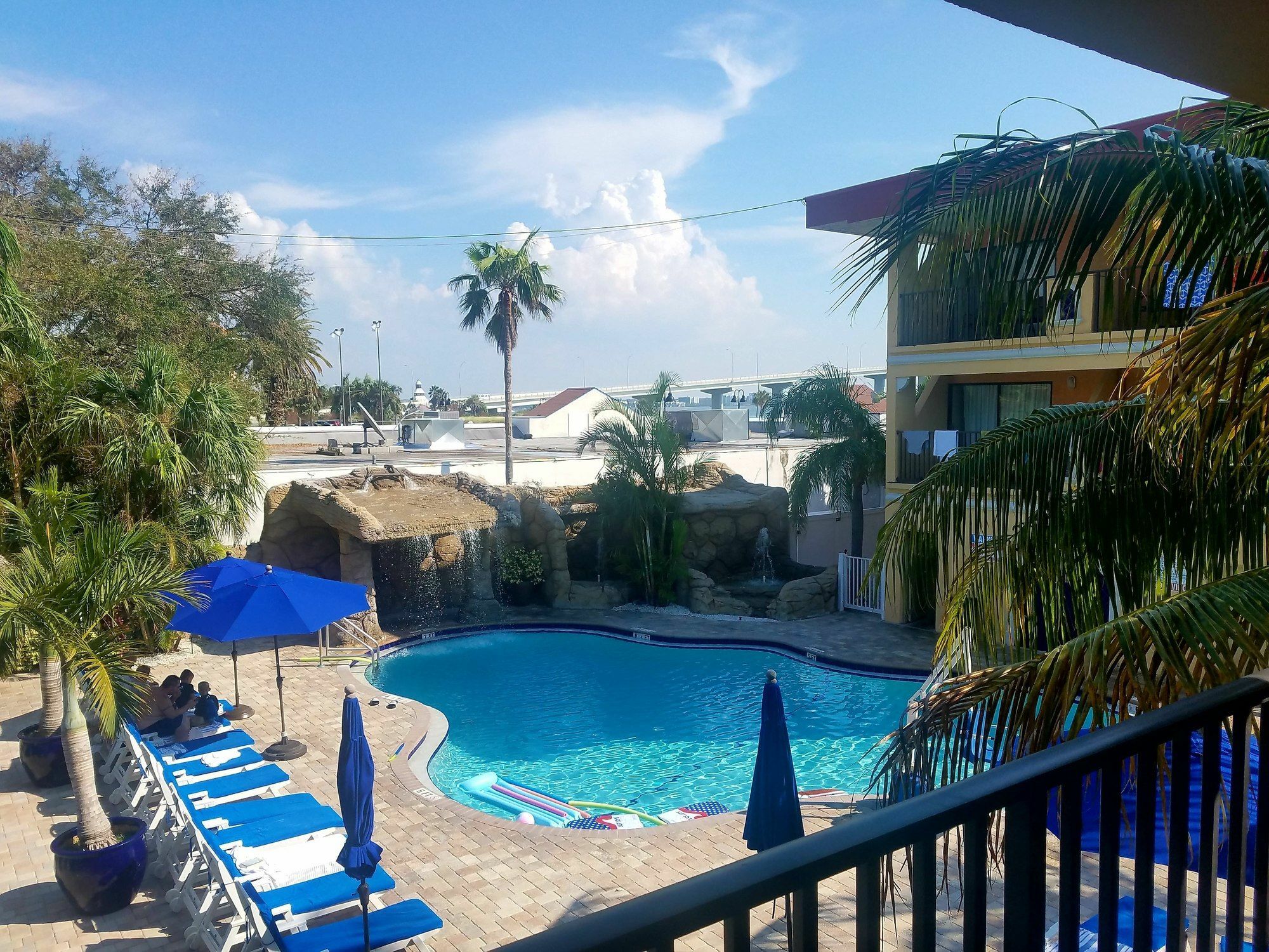 Coconut Cove All Suite Hotel Clearwater Beach Exterior photo