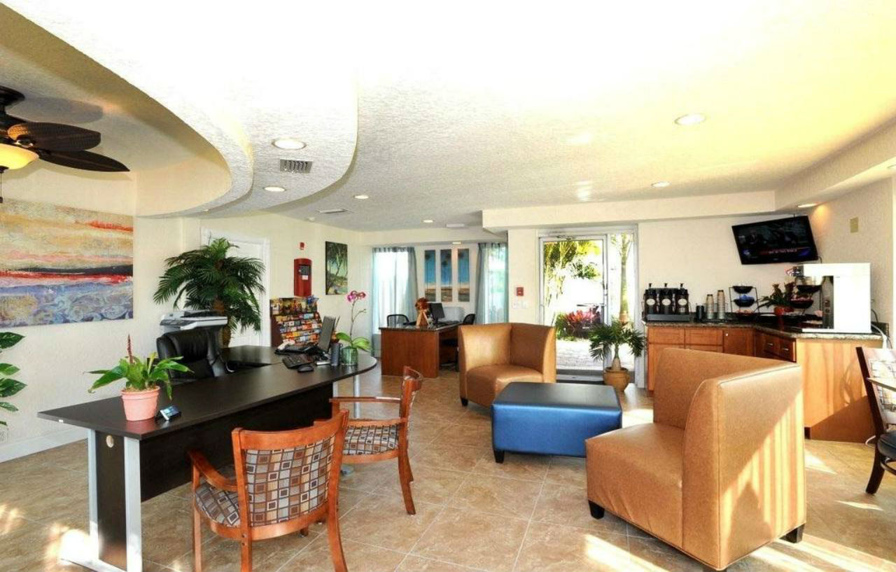 Coconut Cove All Suite Hotel Clearwater Beach Exterior photo