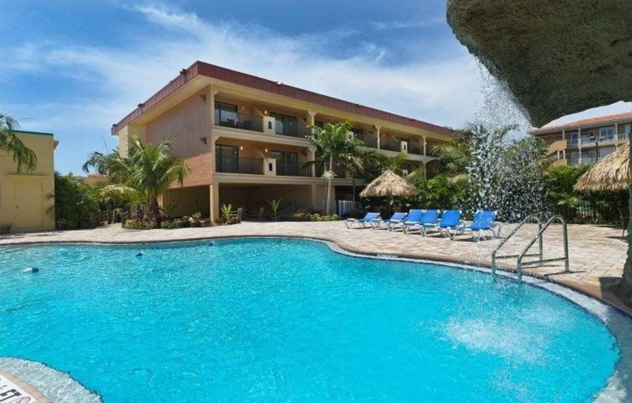 Coconut Cove All Suite Hotel Clearwater Beach Exterior photo